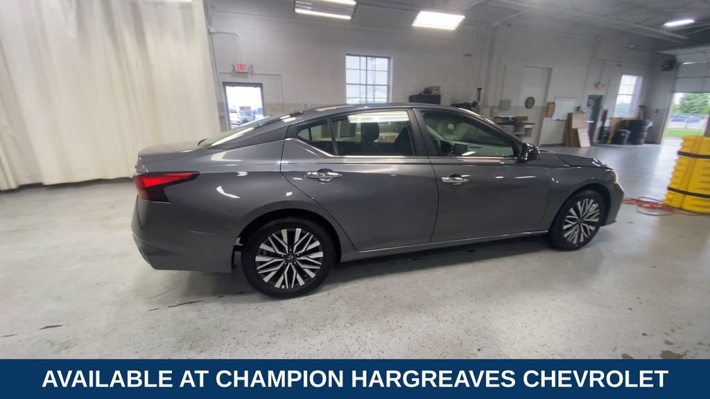 Used 2024 Nissan Altima 2.5 SV FWD image 11