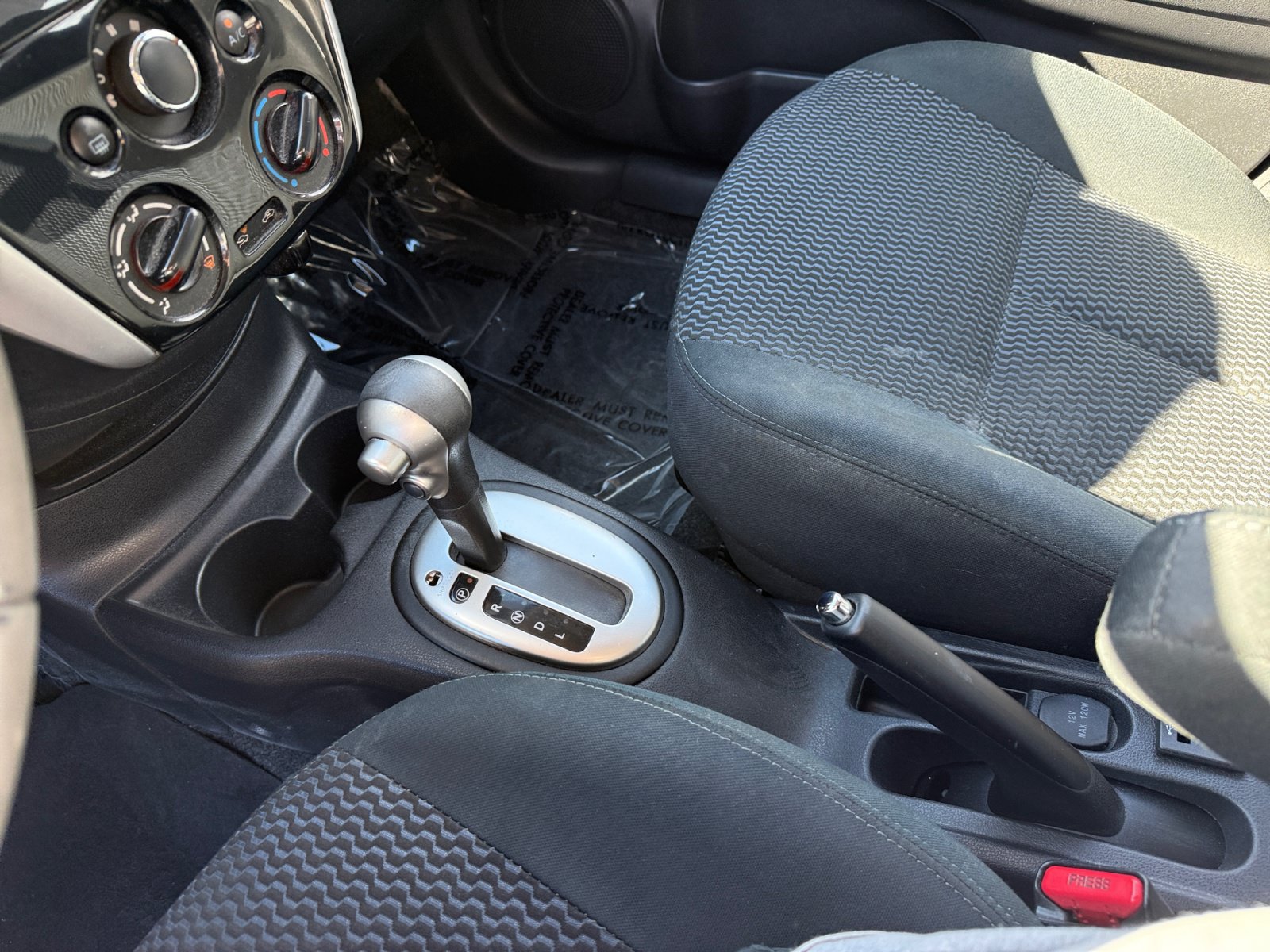 Used 2015 Nissan Versa Note SV FWD image 13