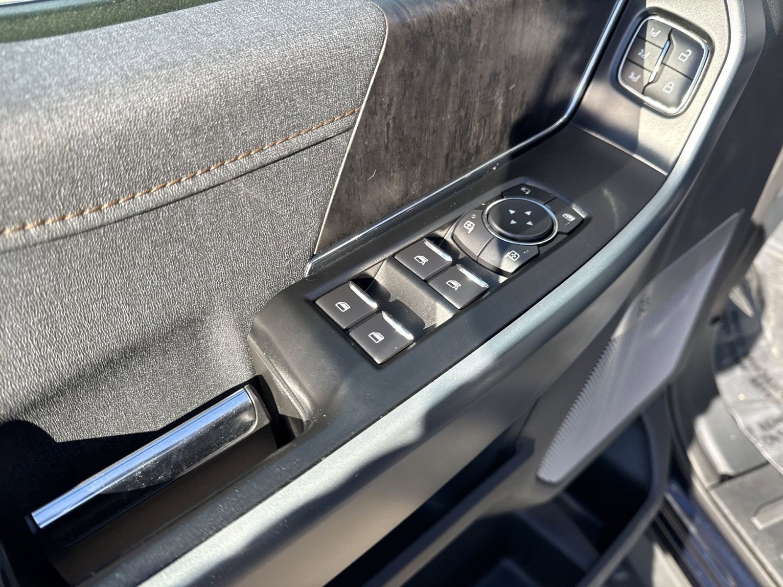 Used 2023 Ford F150 Lightning Lariat w/ Equipment Group 511A High image 14