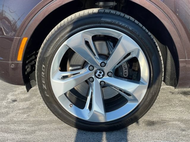 Used 2018 Bentley Bentayga Onyx Edition AWD/4WD image 17