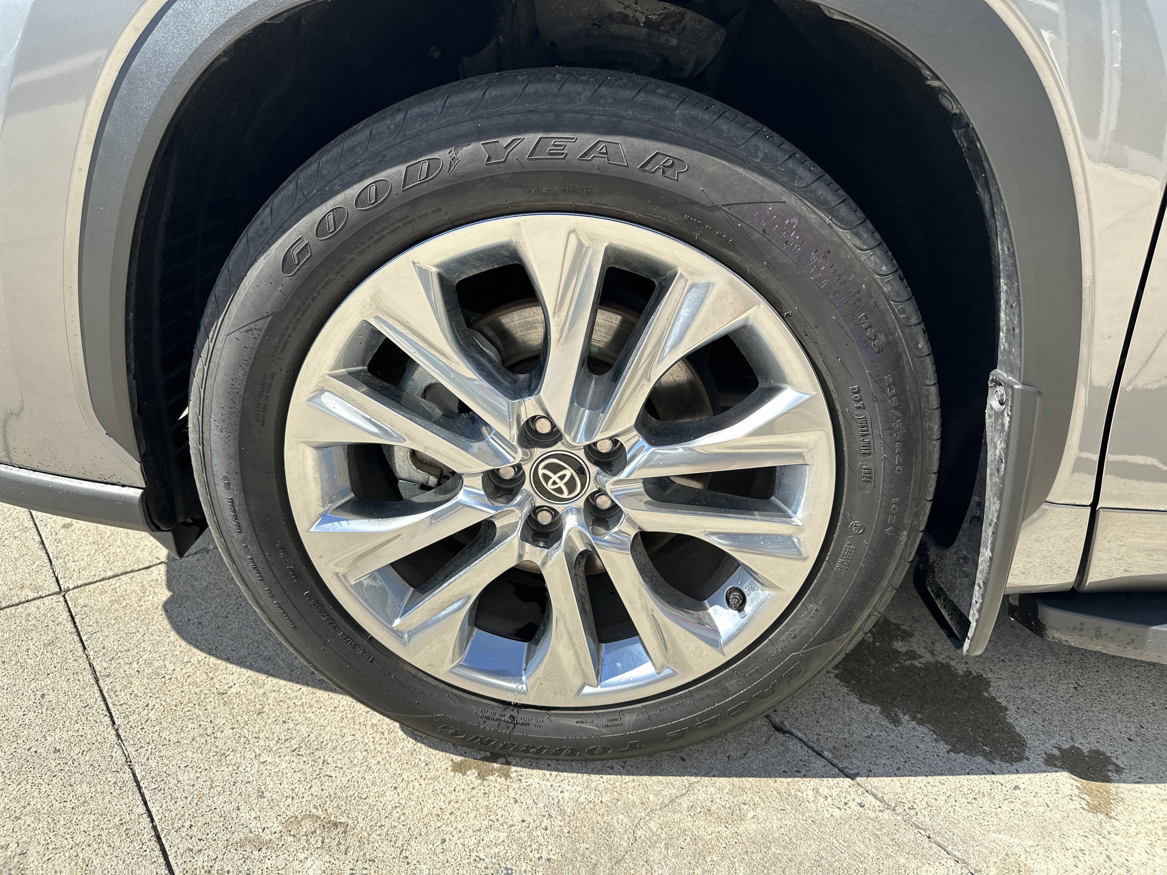 Certified 2025 Toyota Highlander Limited AWD/4WD image 34