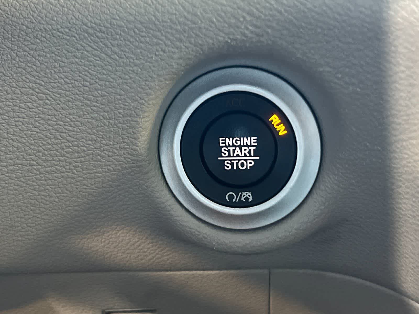 Used 2023 Chrysler Pacifica Touring-L FWD image 23