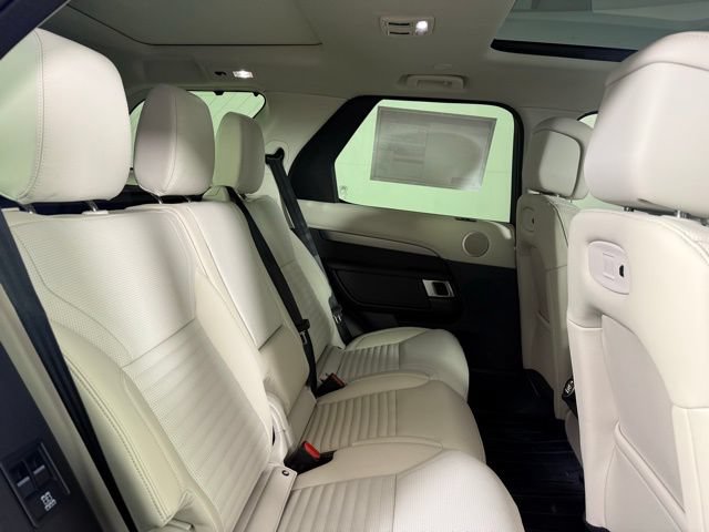 Certified 2025 Land Rover Discovery Dynamic SE AWD/4WD image 32