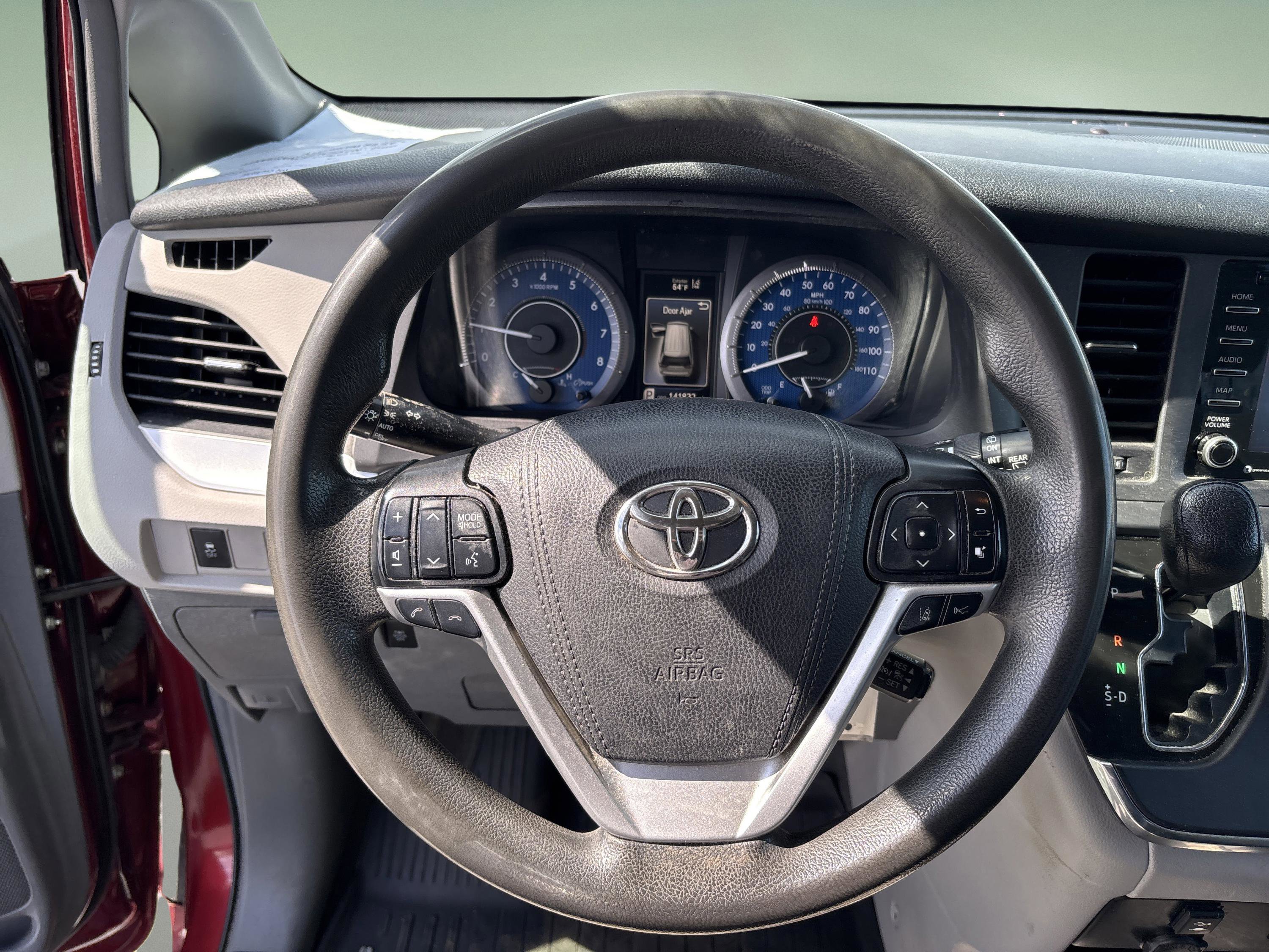 Used 2019 Toyota Sienna LE w/ Outdoor Package FWD image 11