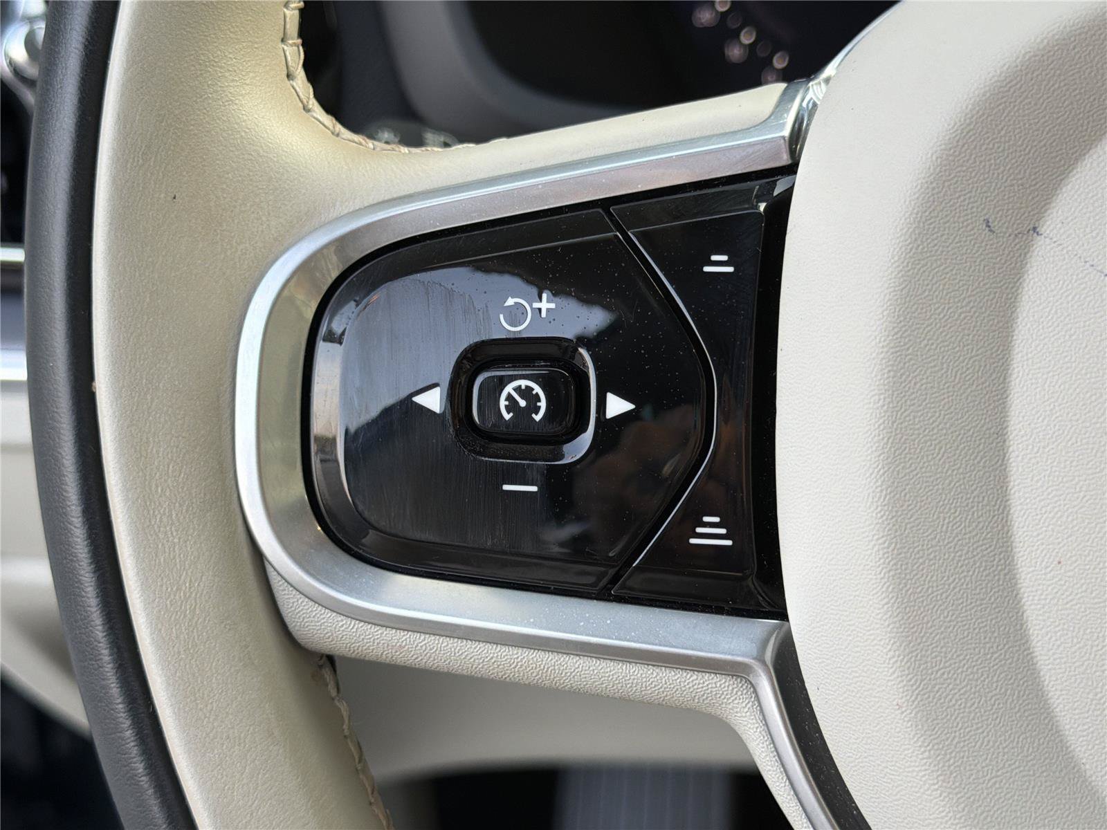 Used 2023 Volvo S60 B5 Core FWD image 24