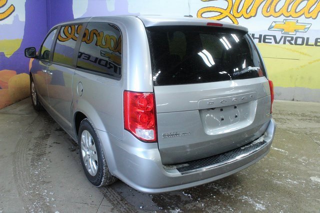 Used 2018 Dodge Grand Caravan SE w/ UConnect Hands-Free Group image 5