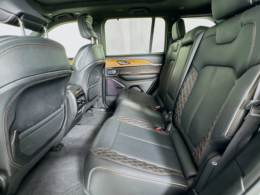 Used 2022 Jeep Grand Cherokee Summit AWD/4WD image 12