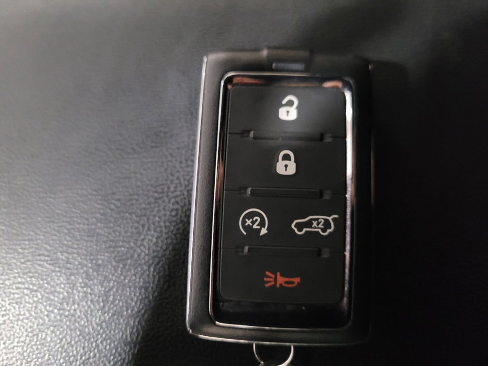 Used 2023 Jeep Grand Cherokee L Laredo RWD image 32