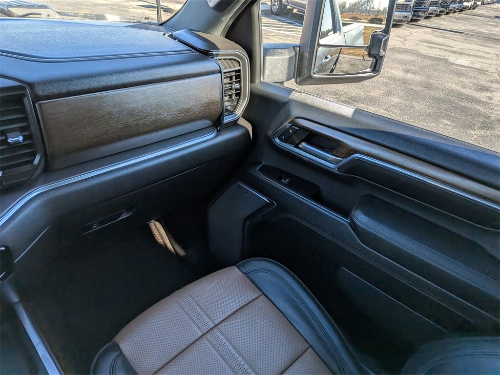 Used 2024 Chevrolet Silverado 2500 High Country w/ High Country Premium Package image 16