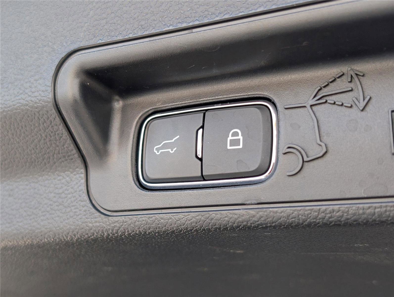 Used 2024 Ford Explorer XLT w/ Equipment Group 202A image 15