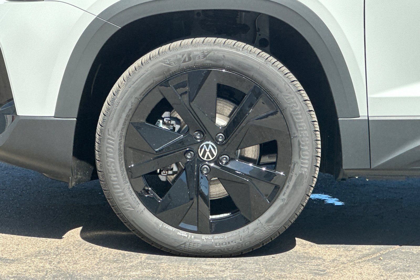 New 2026 Volkswagen Taos SE FWD image 25