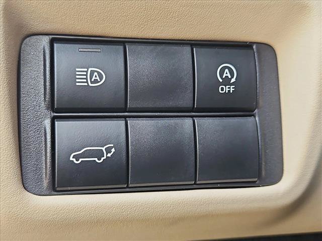 Used 2023 Toyota Highlander XLE w/ Protection Package #3 (TMS) AWD/4WD image 17
