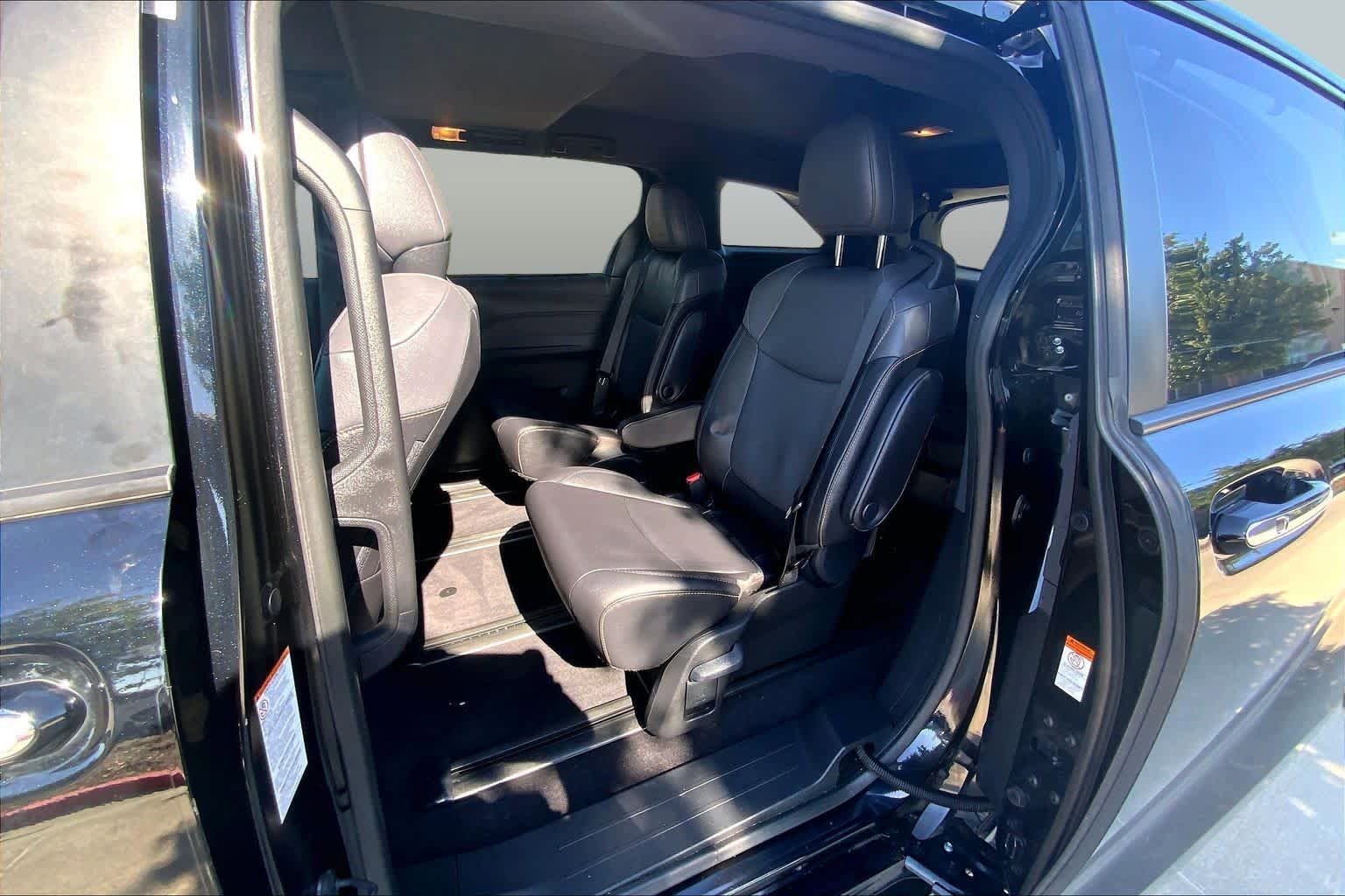 Used 2024 Toyota Sienna XLE Woodland Edition AWD/4WD image 21