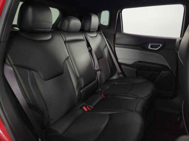 Used 2023 Jeep Compass Latitude image 14