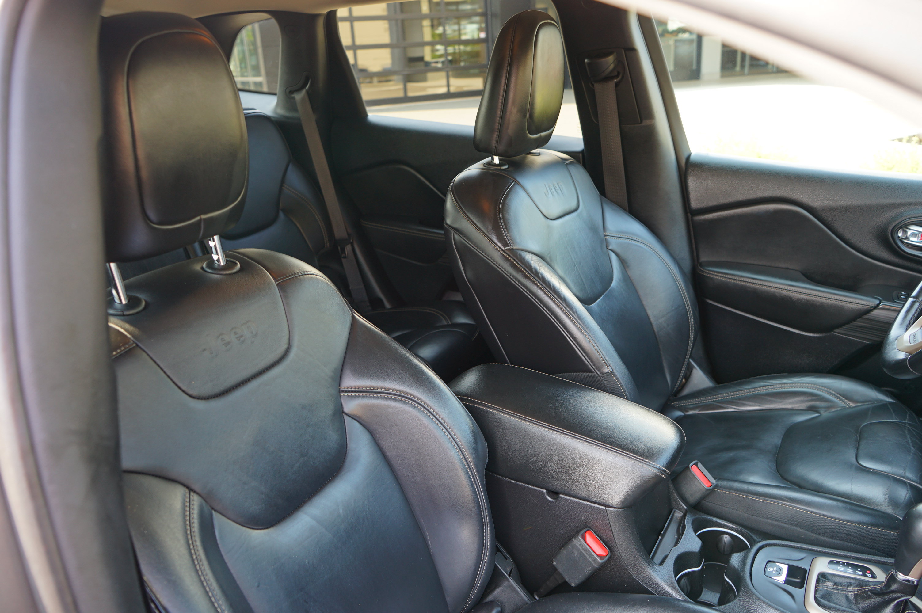 Used 2017 Jeep Cherokee Limited AWD/4WD image 29