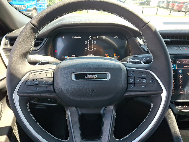 New 2026 Jeep Grand Cherokee L Limited w/ Limited Altitude Package AWD/4WD image 15