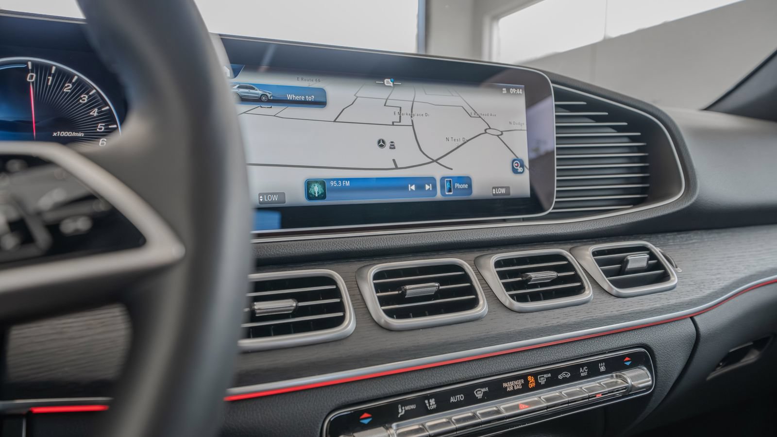 Used 2025 Mercedes-Benz GLE 450e 4MATIC image 33