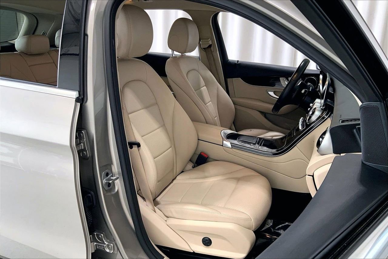 Used 2022 Mercedes-Benz GLC 300 image 6