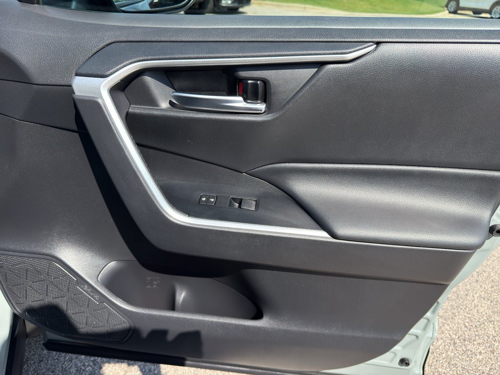 Used 2020 Toyota RAV4 XLE w/ Convenience Package AWD/4WD image 32
