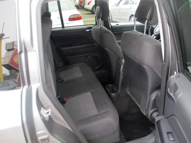 Used 2012 Jeep Compass Latitude FWD image 8