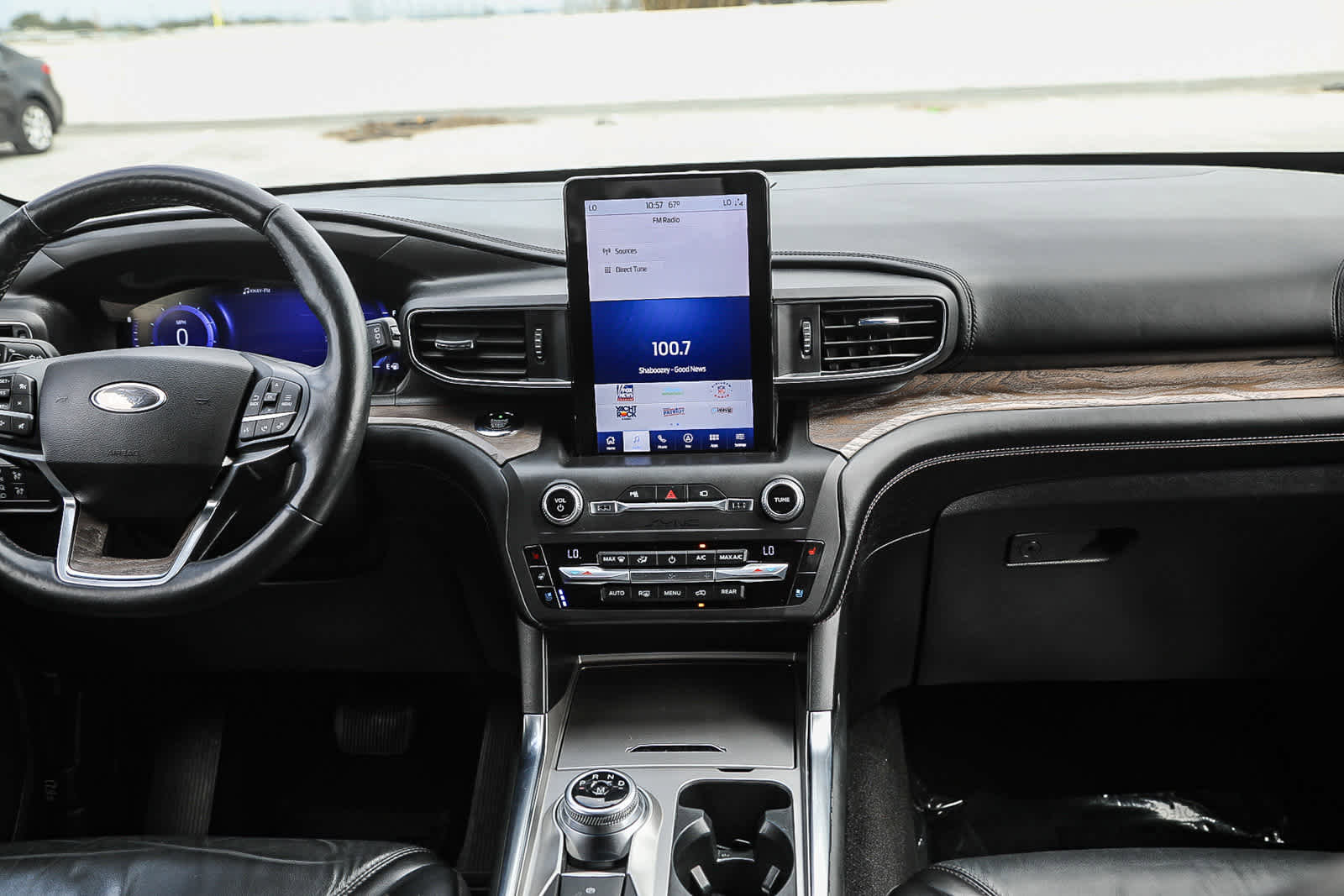 Used 2020 Ford Explorer Platinum w/ Premium Technology Package image 13