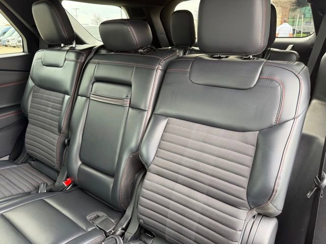 Used 2025 Ford Explorer ST-Line w/ ST-Line Street Pack AWD/4WD image 20