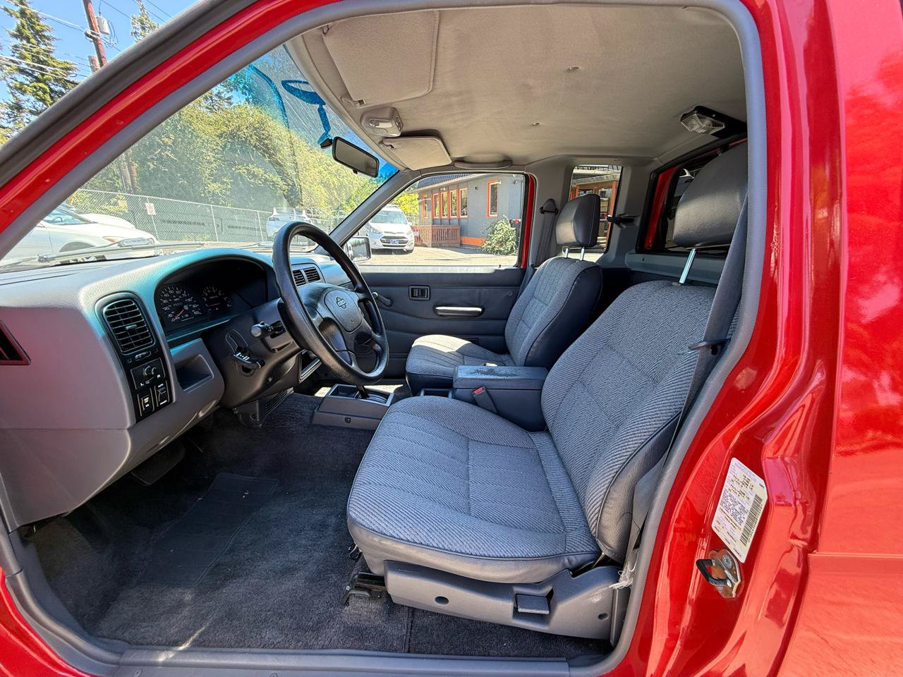 Used 1995 Nissan Pickup XE RWD image 11
