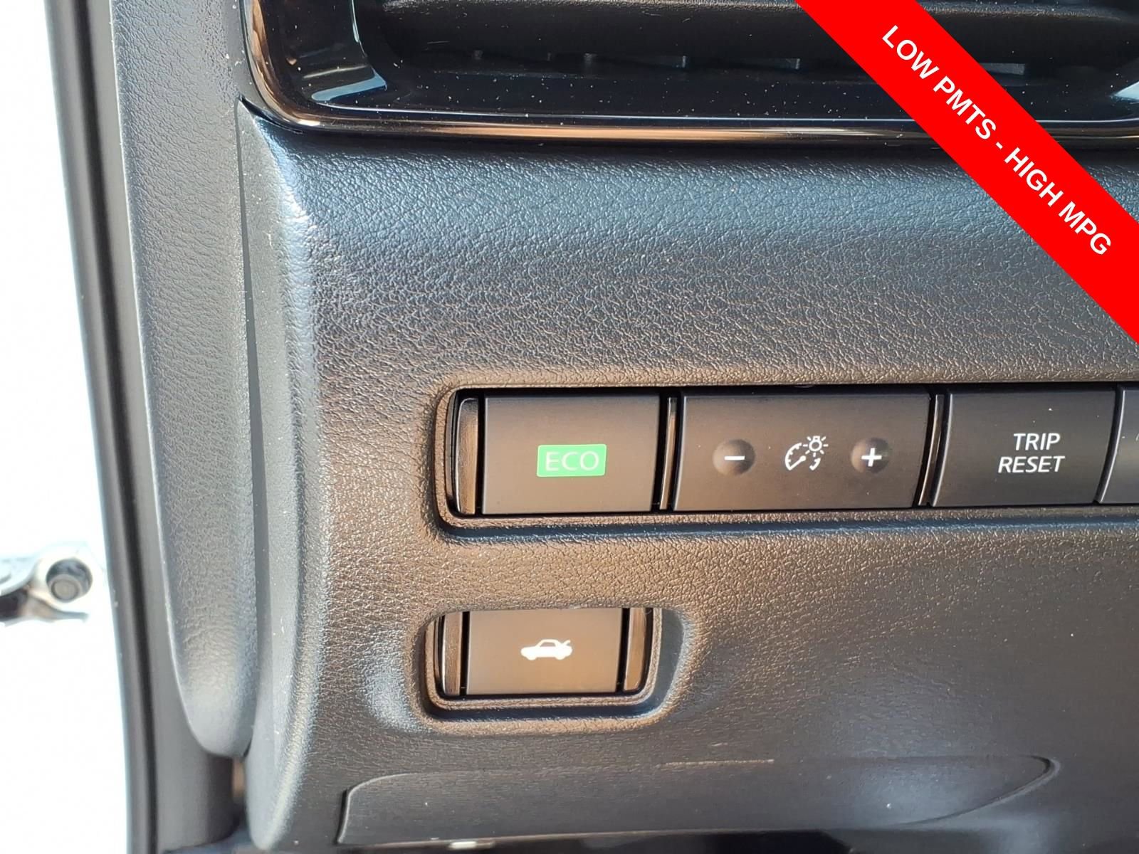 Used 2024 Nissan Sentra SV FWD image 25
