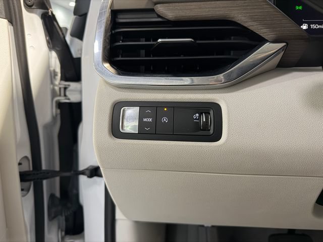 Used 2024 GMC Acadia Denali w/ Super Cruise Package FWD image 26