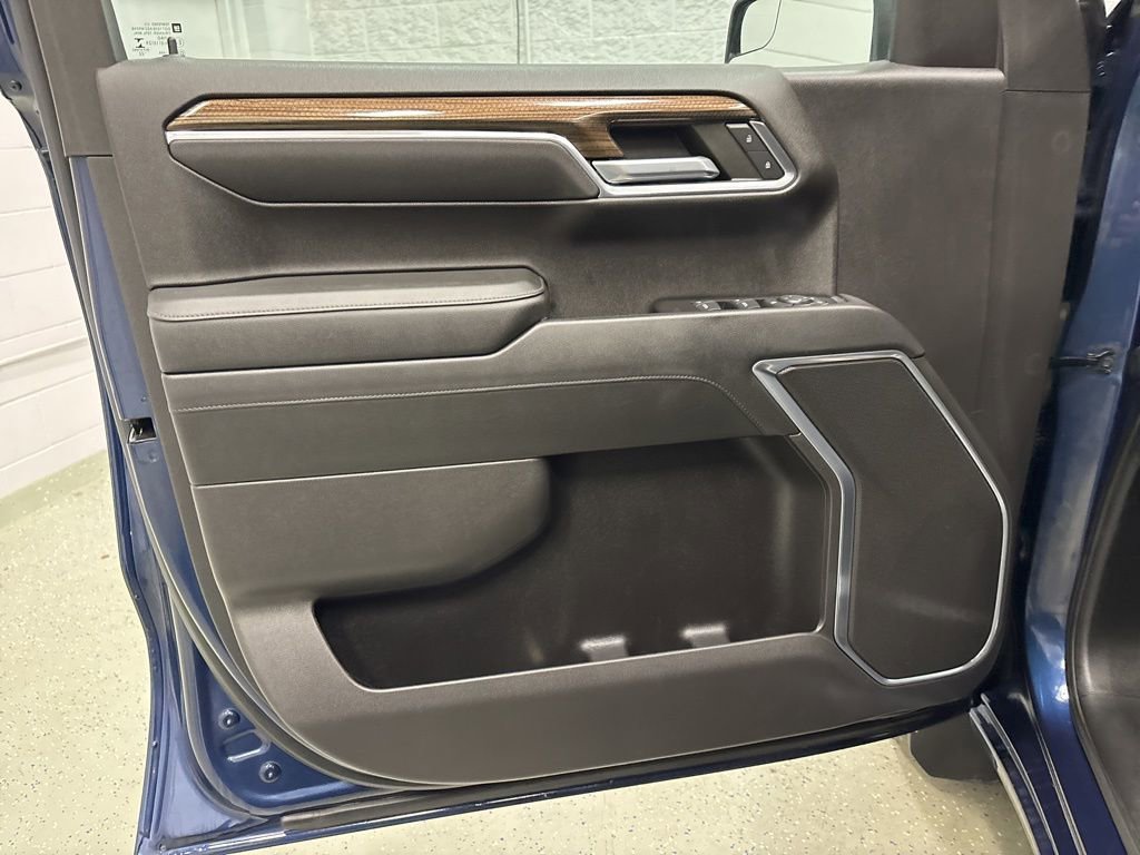 Used 2022 Chevrolet Silverado 1500 RST AWD/4WD image 16