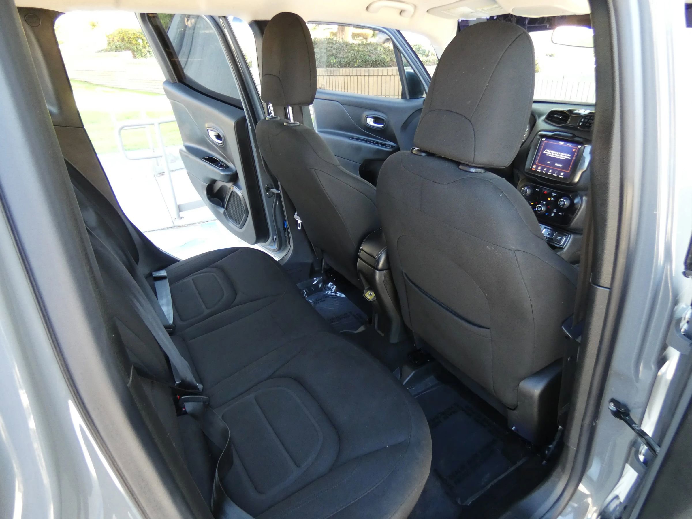 Used 2022 Jeep Renegade Latitude image 25