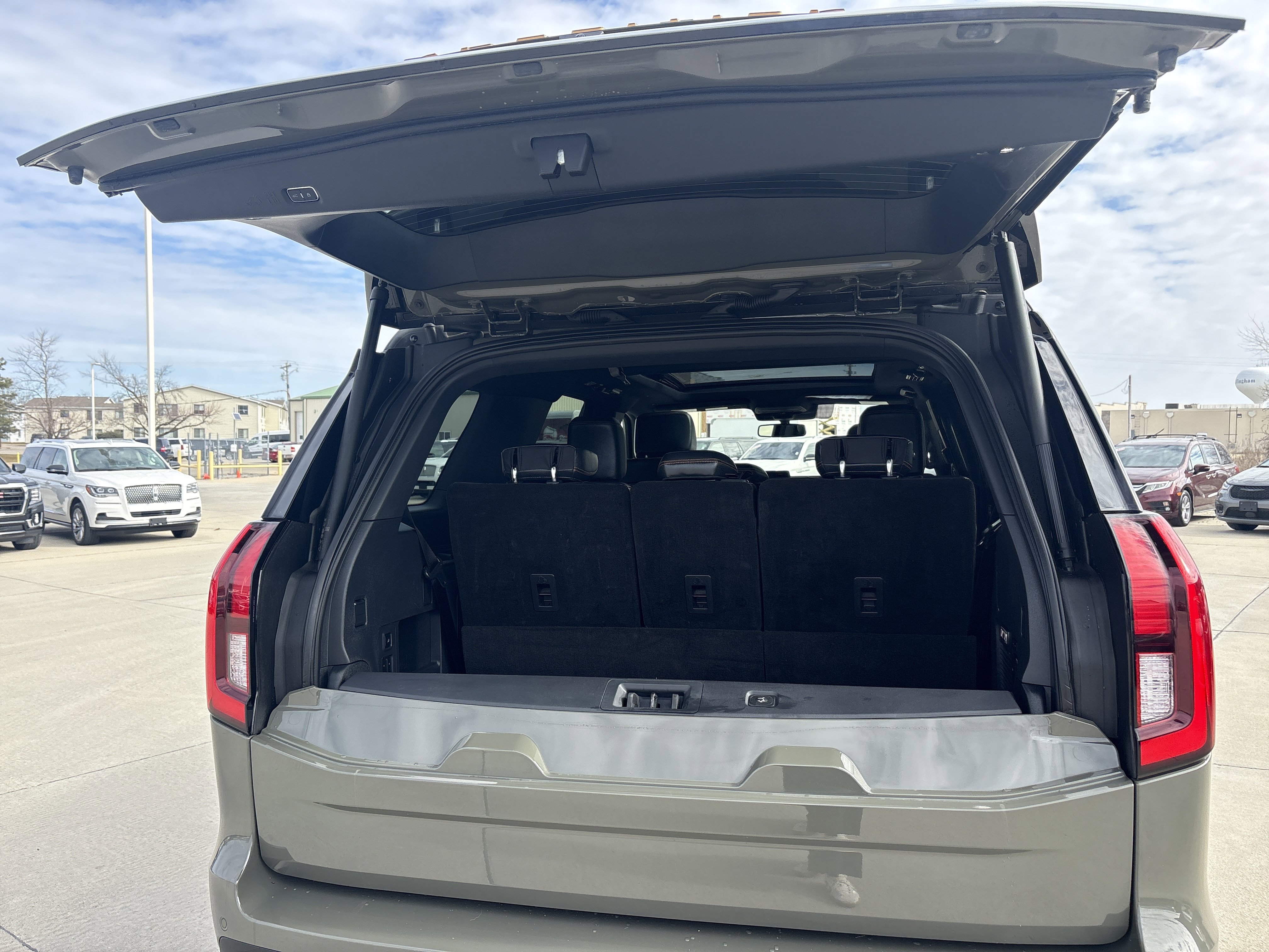 Used 2025 Ford Expedition Tremor image 5