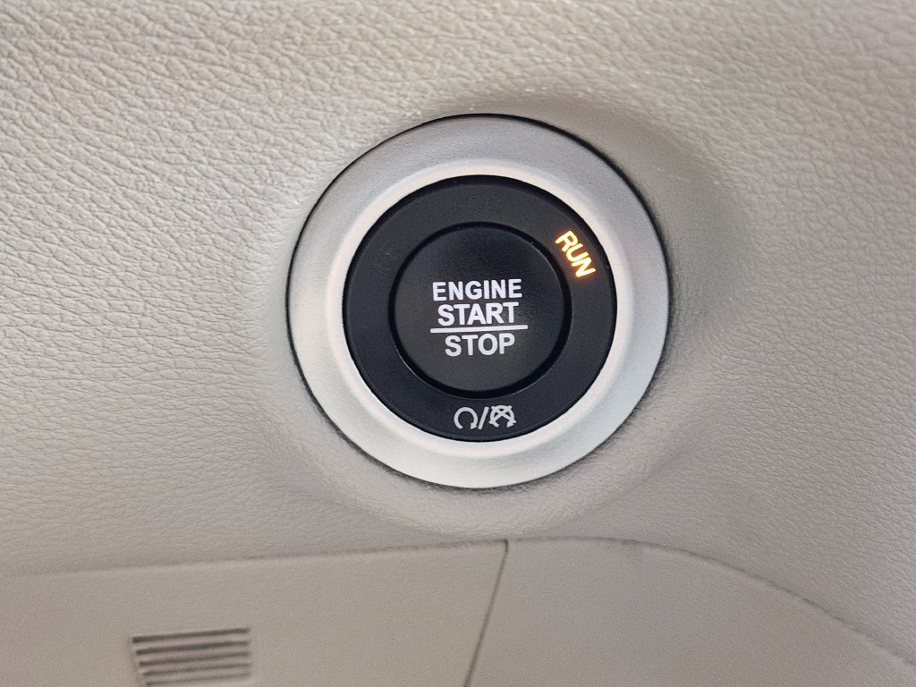 Used 2024 Chrysler Pacifica Touring-L FWD image 26