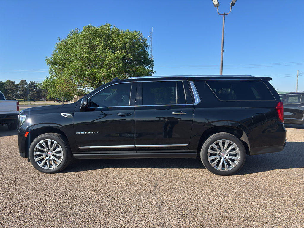 Used 2023 GMC Yukon XL Denali AWD/4WD image 5