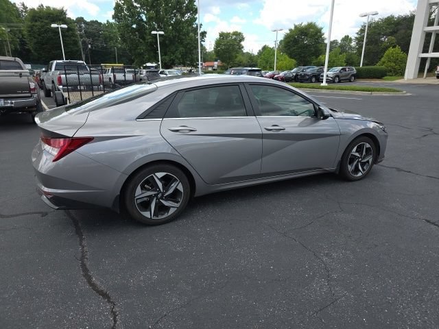Used 2023 Hyundai Elantra Limited FWD image 7