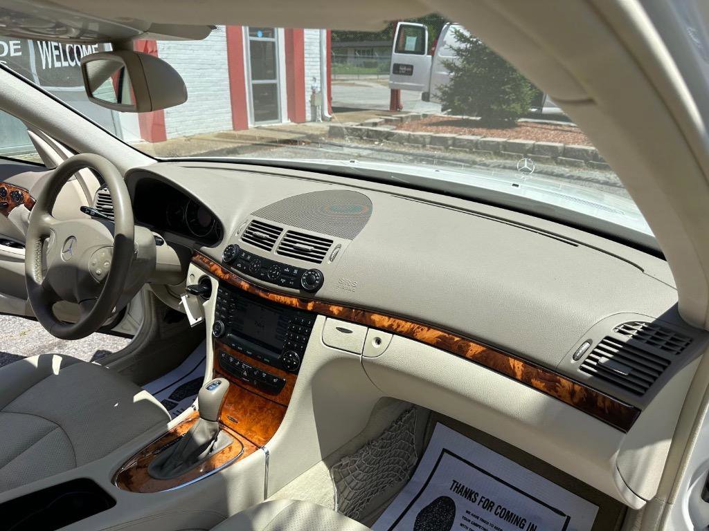 Used 2006 Mercedes-Benz E 350 Sedan image 30