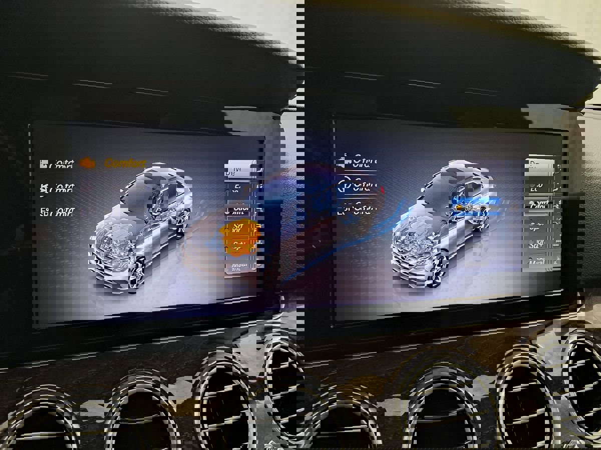 Used 2018 Mercedes-Benz E 400 4MATIC Sedan image 32