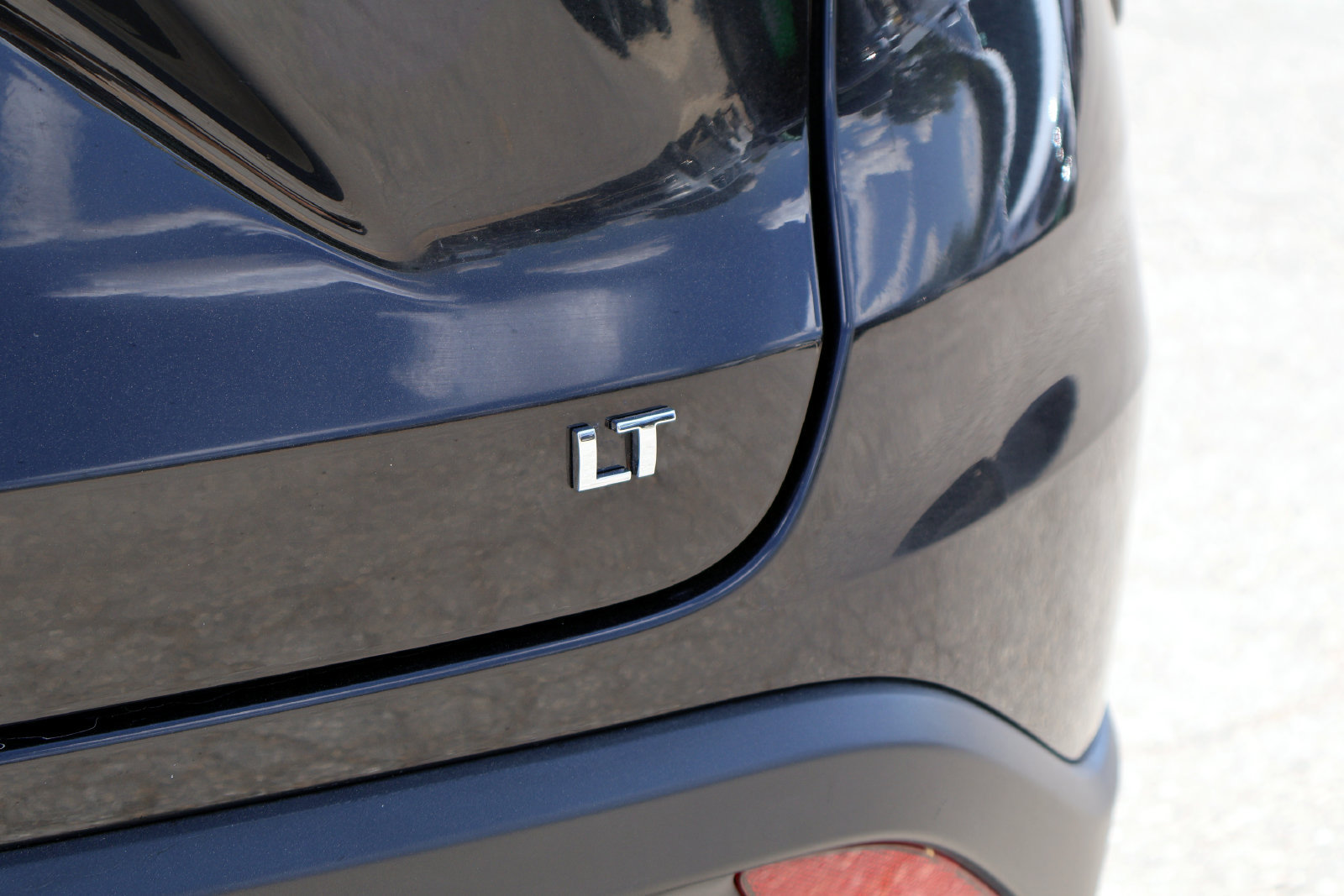 Used 2025 Chevrolet Trax LT FWD image 8