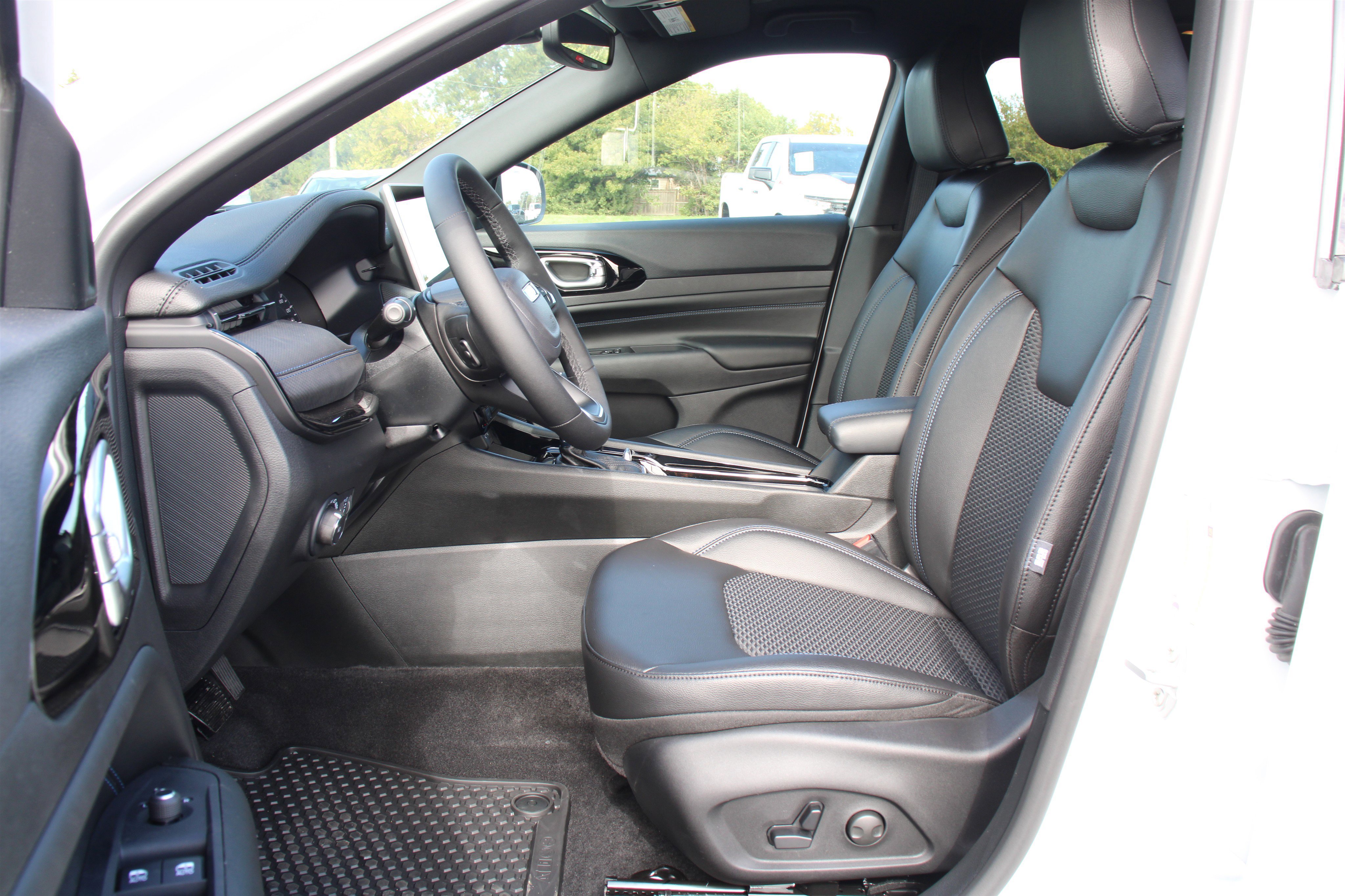 New 2026 Jeep Compass Latitude w/ Quick Order Package 29K image 3