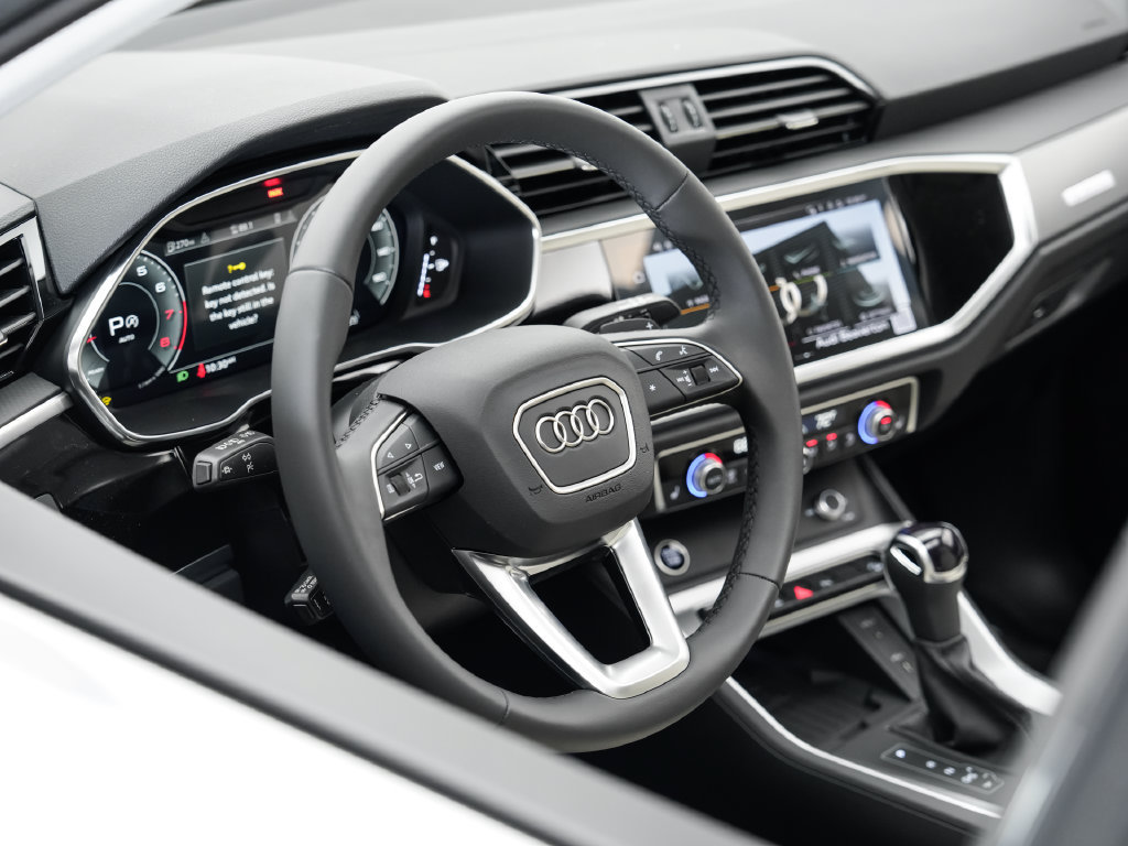 Certified 2025 Audi Q3 2.0T Premium Plus w/ Premium Plus Package AWD/4WD image 9