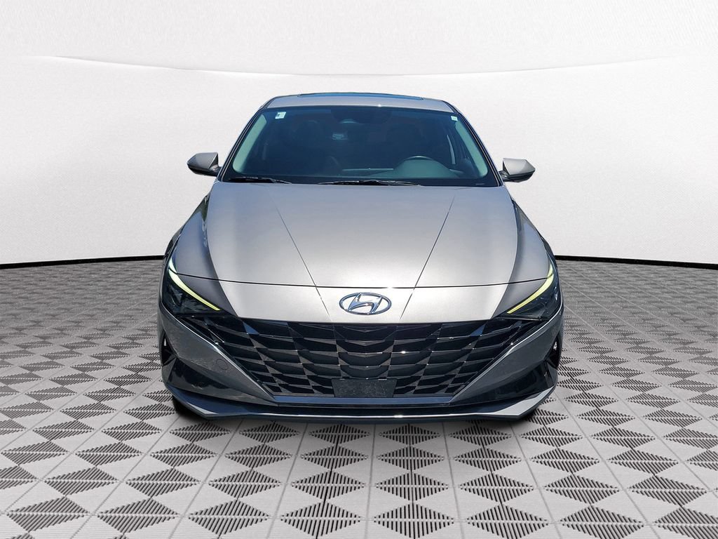 Used 2022 Hyundai Elantra Limited w/ Cargo Package FWD image 2