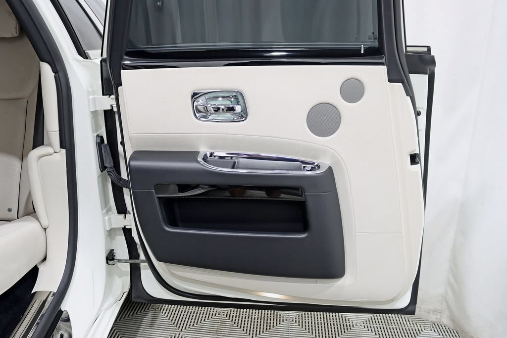 Used 2016 Rolls-Royce Ghost RWD image 41