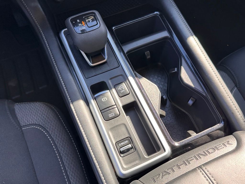New 2025 Nissan Pathfinder SV image 17