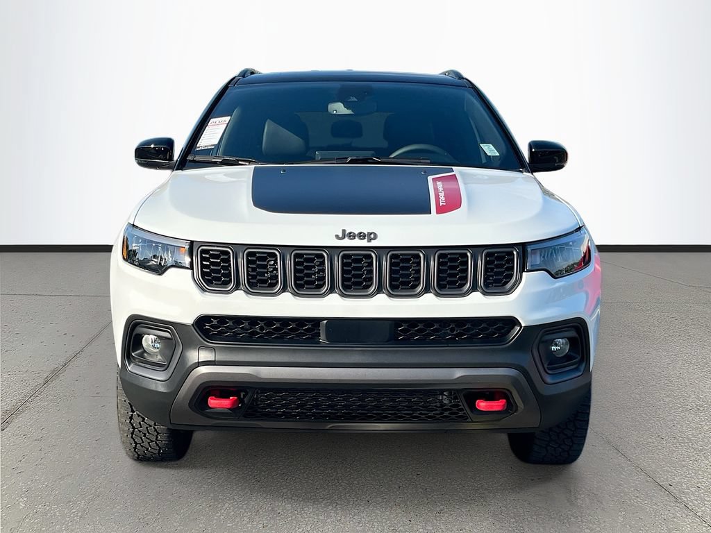 Used 2025 Jeep Compass Trailhawk AWD/4WD image 2