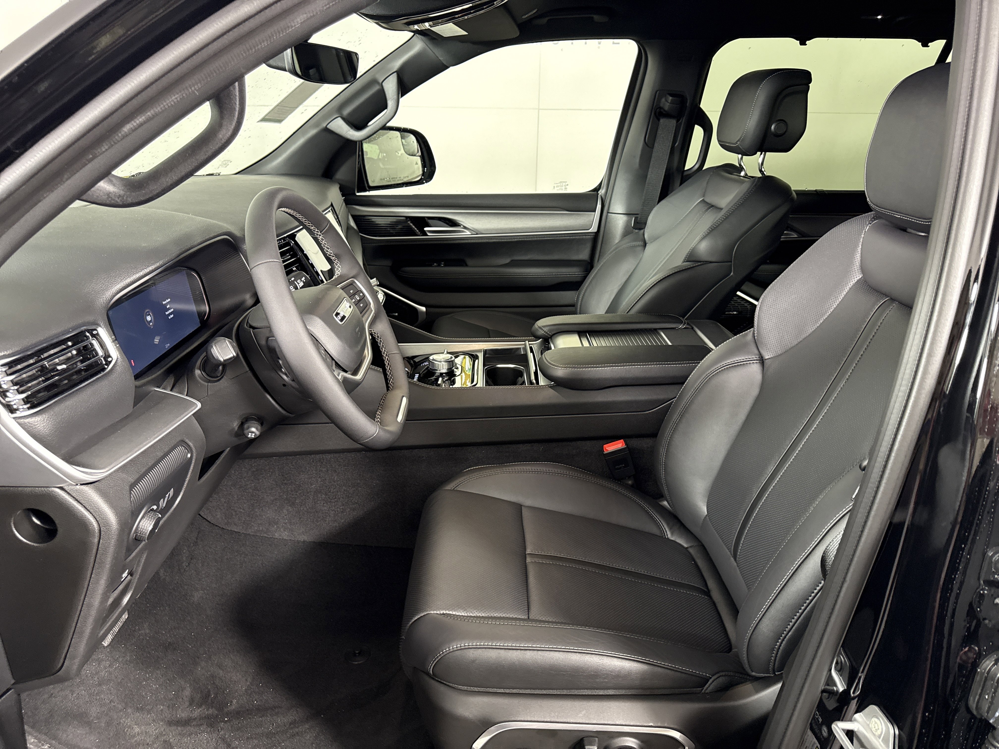 New 2026 Jeep Grand Wagoneer L Limited w/ Convenience Group I image 9