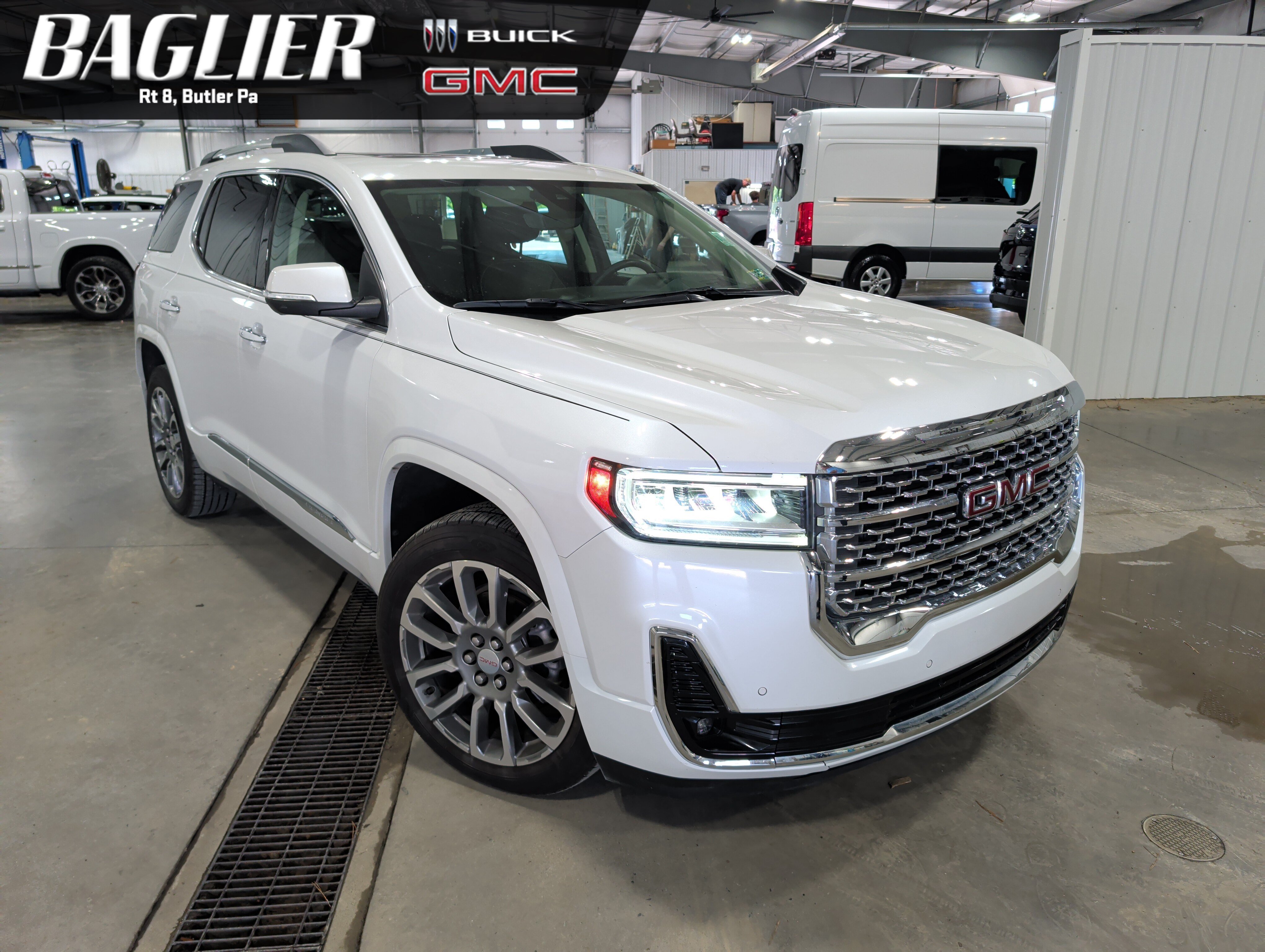 Used 2023 GMC Acadia Denali w/ Denali Ultimate Package AWD/4WD video 1