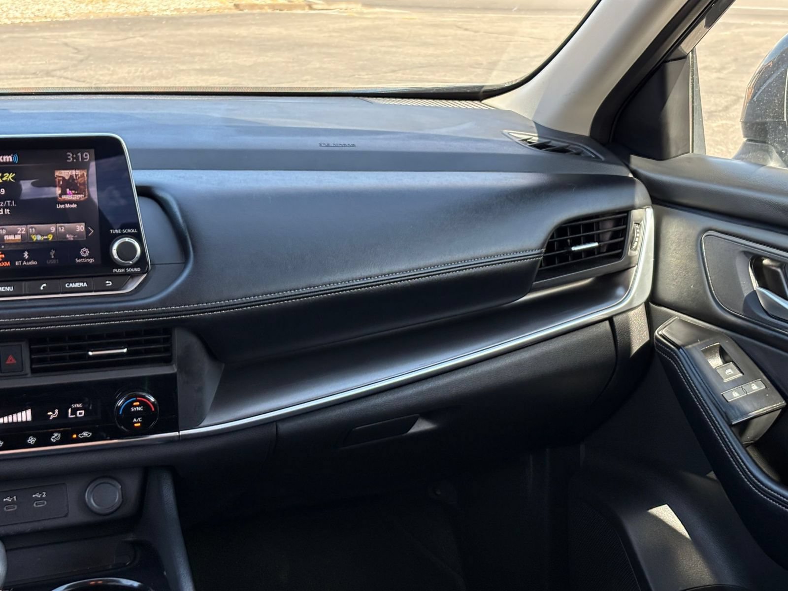 Used 2025 Nissan Rogue SV AWD/4WD image 36