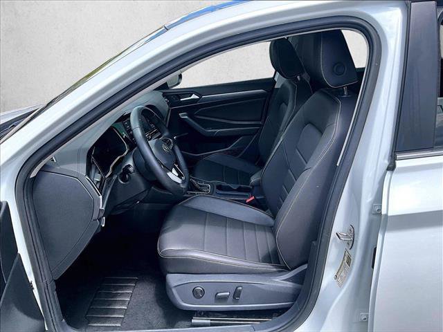 Used 2024 Volkswagen Jetta SE w/ Panoramic Sunroof Package FWD image 24