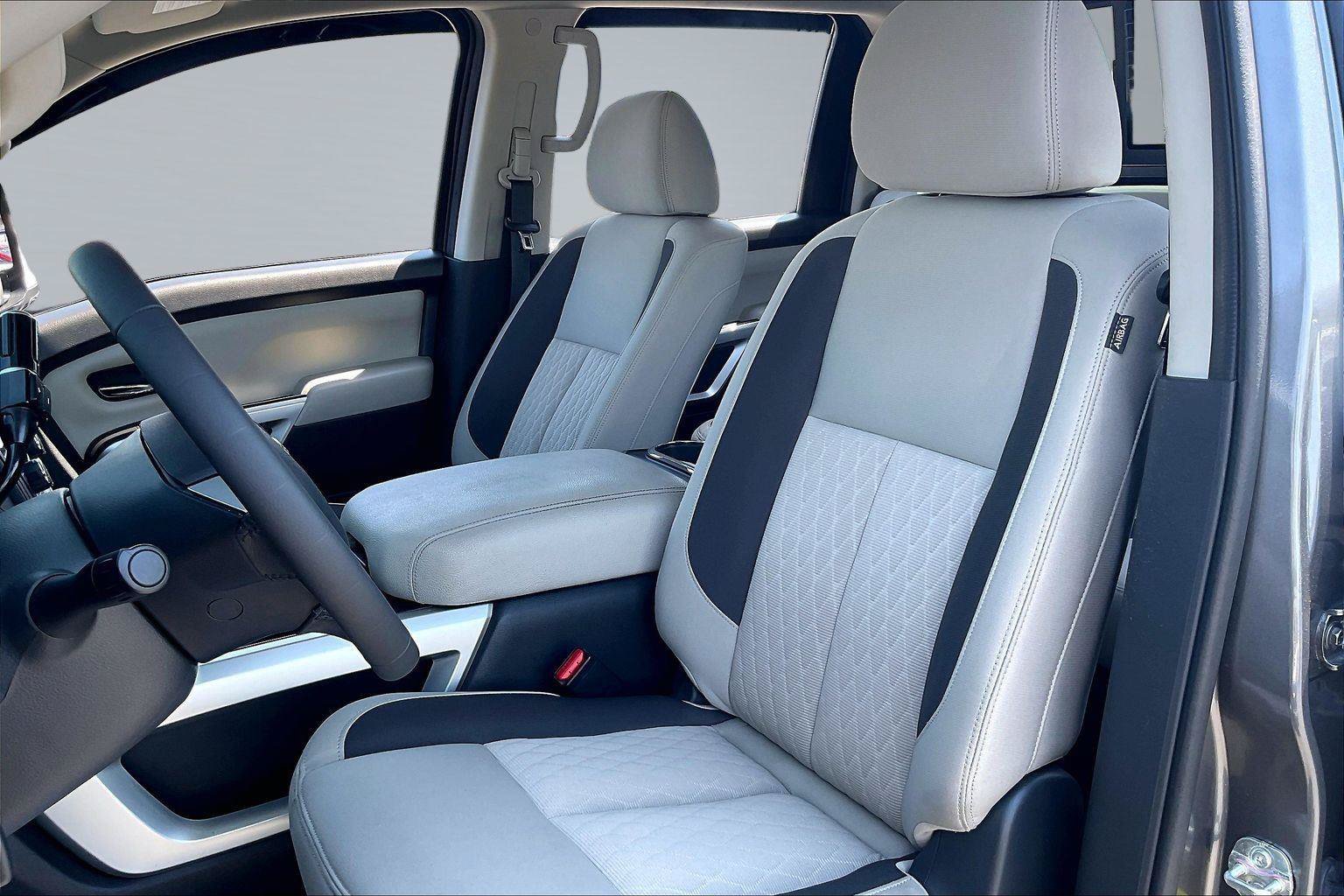 Certified 2024 Nissan Titan SV w/ SV Convenience Package RWD image 27