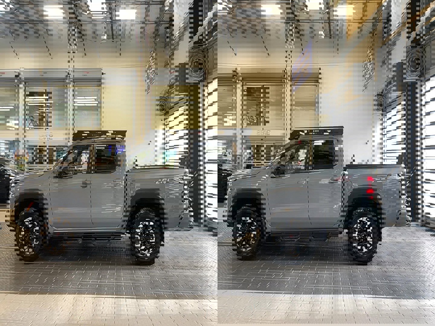 Used 2023 Nissan Frontier PRO-4X w/ Technology Package image 4